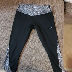 Nike Cropped Leggings